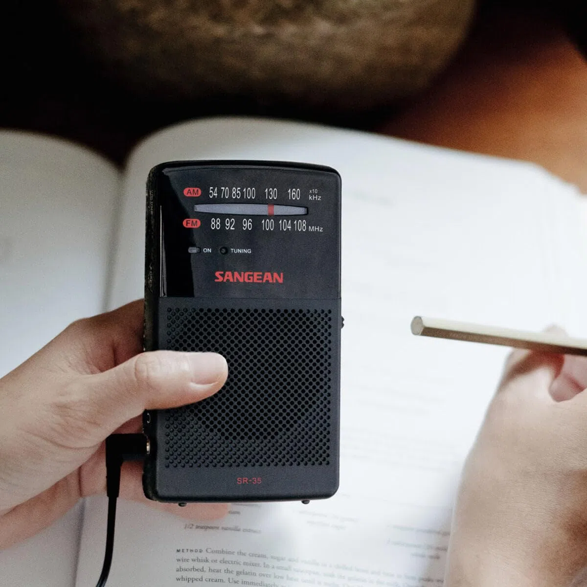 Sangean SR-35 Radio Portable compacte avec Haut Parleur intégré Noir