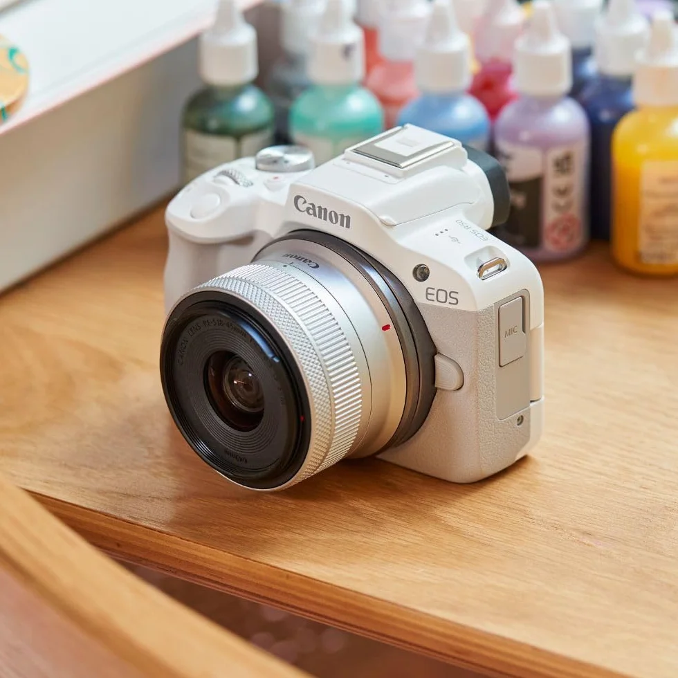 Canon EOS R50 Appareil Photo Blanc + Objectif RF-S 18-45 is STM (Hybride APS-C 24M Pixels, 15 im/Sec, CMOS AF Dual Pixel, vidéo 4K/30p, WiFi), Blanc