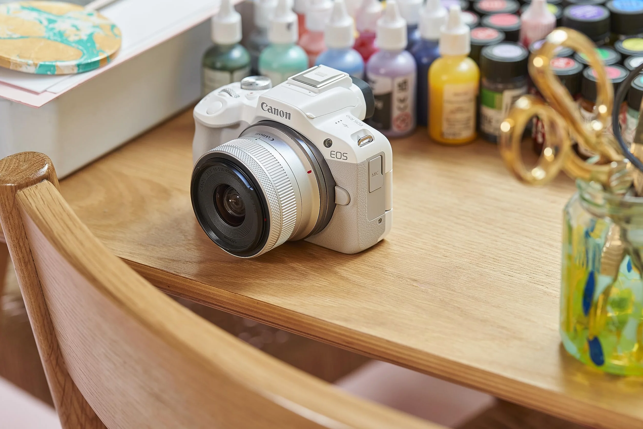 Canon EOS R50 Appareil Photo Blanc + Objectif RF-S 18-45 is STM (Hybride APS-C 24M Pixels, 15 im/Sec, CMOS AF Dual Pixel, vidéo 4K/30p, WiFi), Blanc