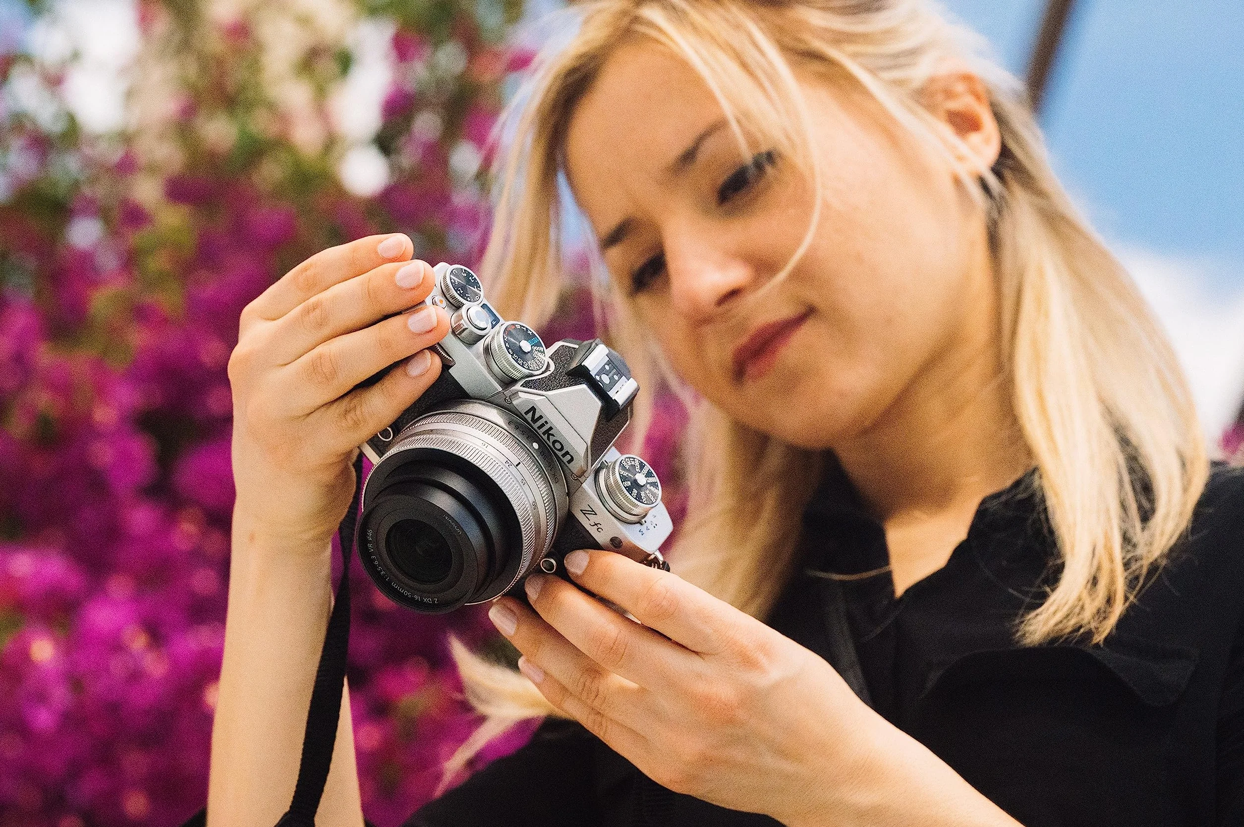 NIKON KIT Z fc + NIKKOR DX Z 16-50 mm VR Série Limitée + DX 50-250mm, appareil photo hybride capteur DX (20,9 MP, 4K/30p, rafale 11 i/s, écran tactile orientable)