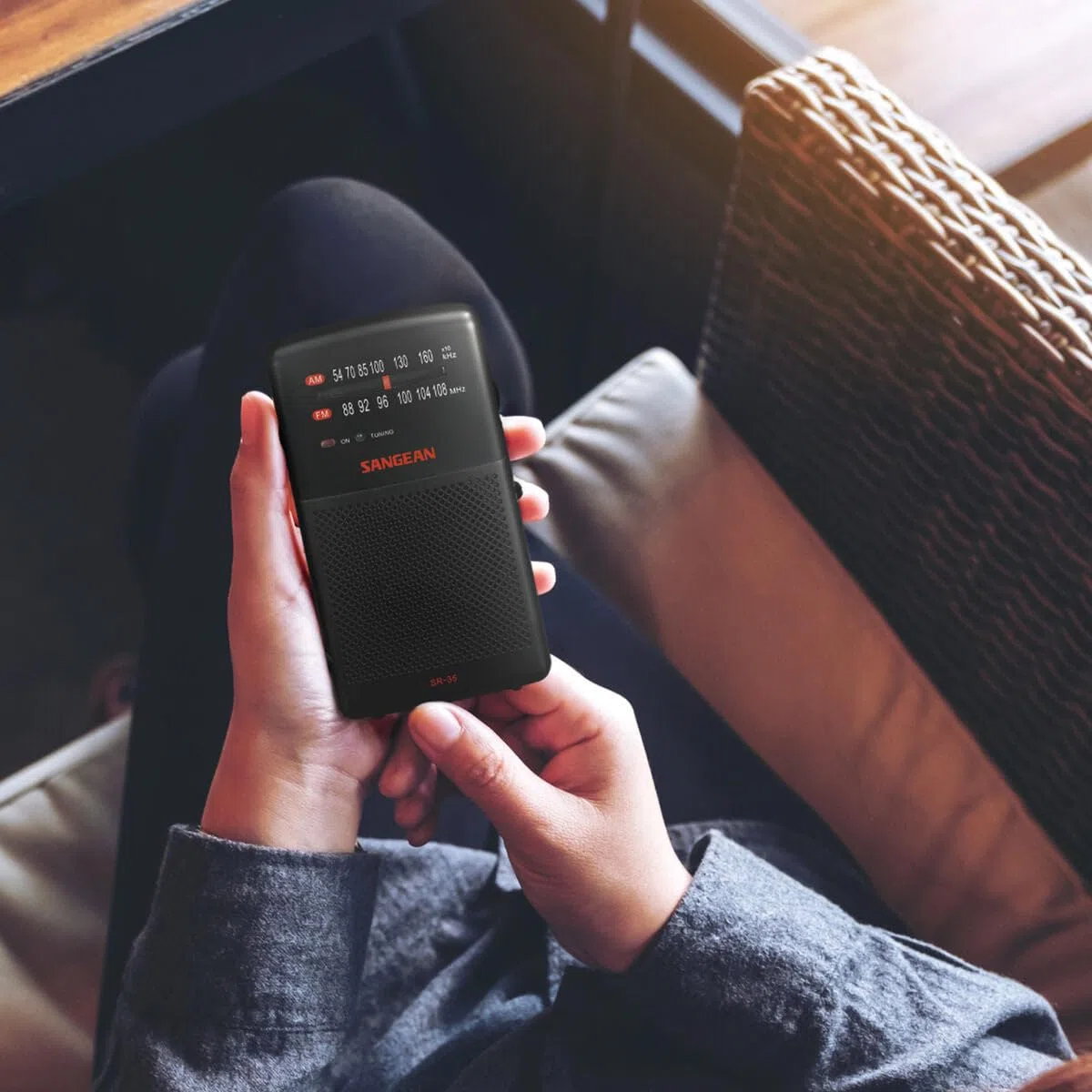 Sangean SR-35 Radio Portable compacte avec Haut Parleur intégré Noir